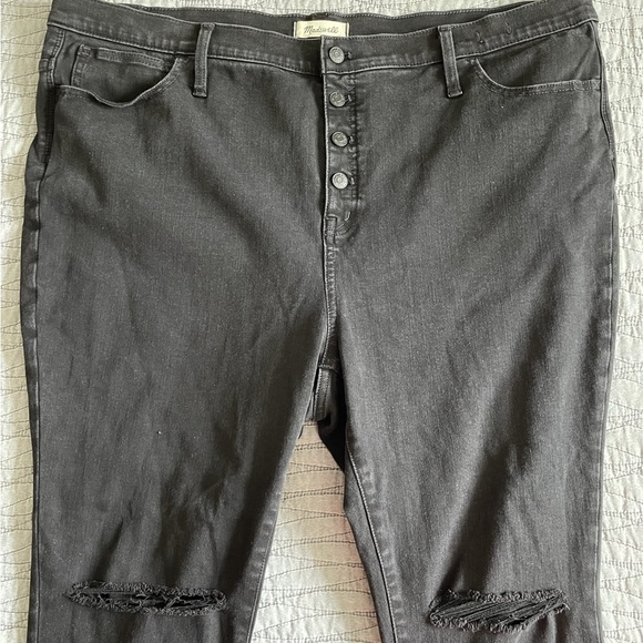 Madewell High Rise Distressed Raw Hem Black 10”Jeans Size 37P Plus Size - Picture 3 of 8